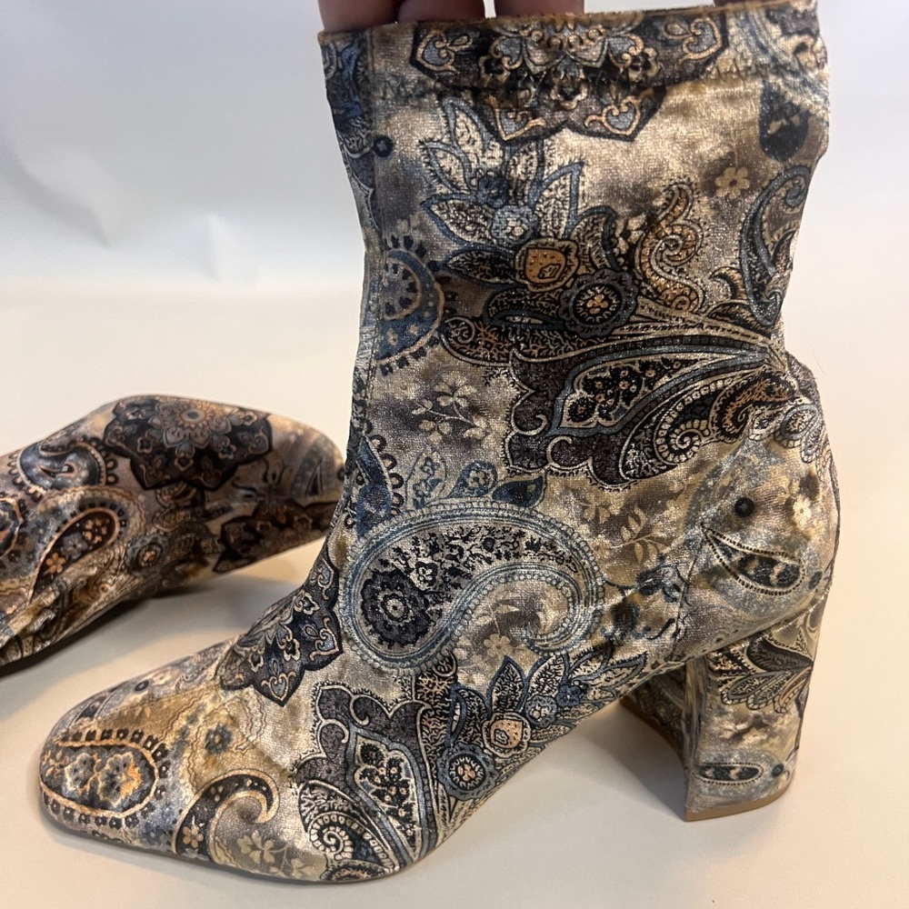 Jeffrey Campbell Print booties square toe in size 8.5